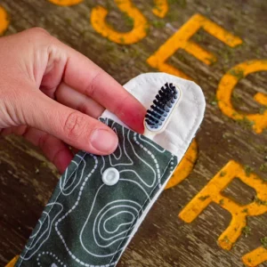 etui-brosse-a-dents-ecologique-utilisation-1