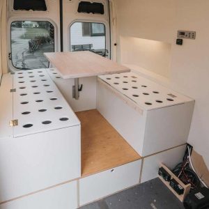 Lit peigne  Astuces aménagement camping car, Aménagement jumpy,  Aménagement camping car